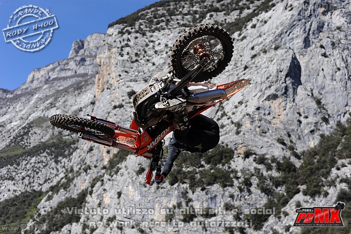 ROB_2508 (Copy).jpg